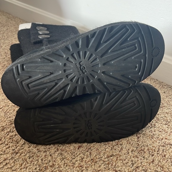 Authentic Ugg boots with side buttons - Picture 4 of 4